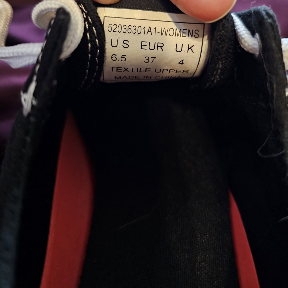 Nwot Levi's Sz 6.5 Lace Up Sneakers - Picture 7 of 7